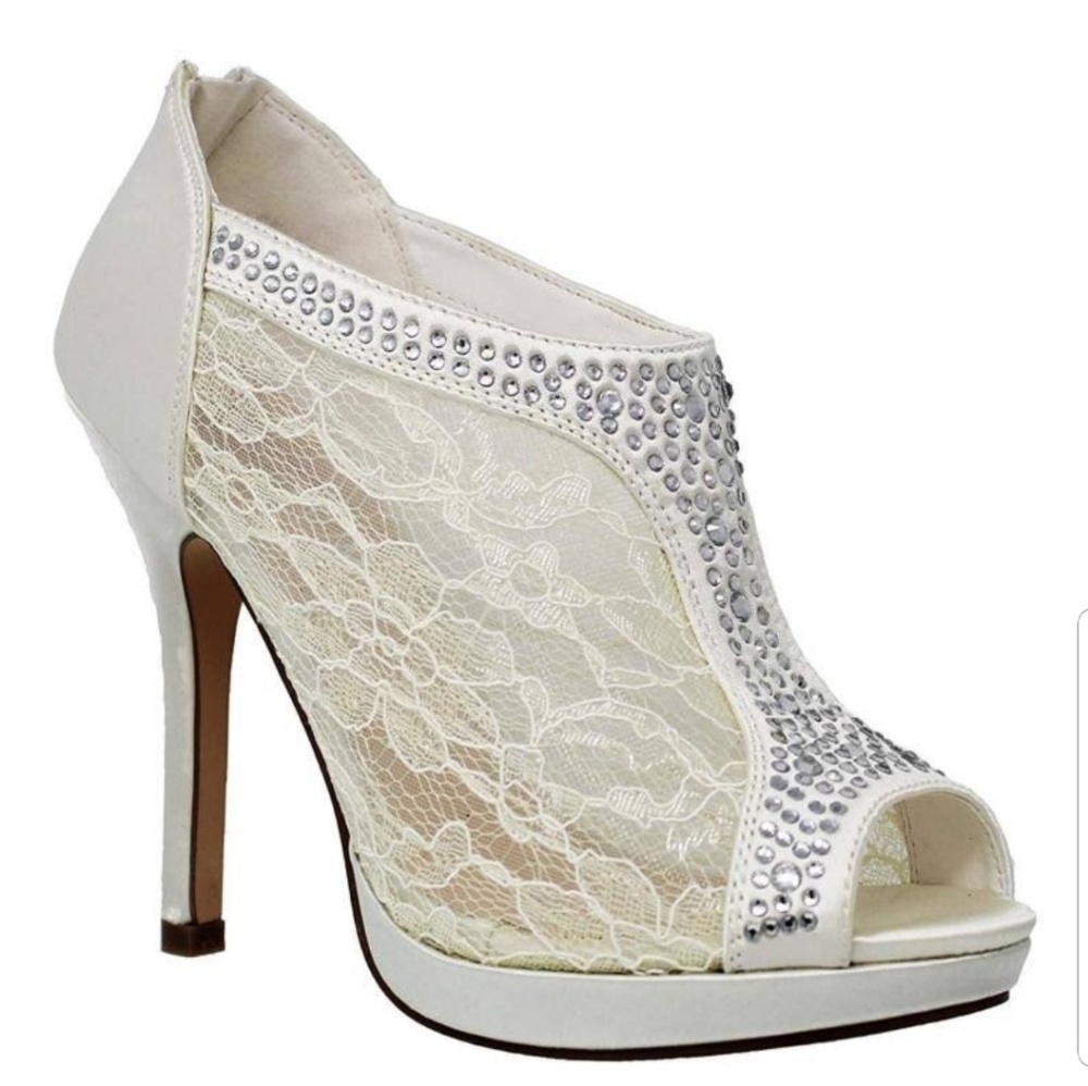 Brand New Michelangelo Ivory Lace Rhinestone Heels